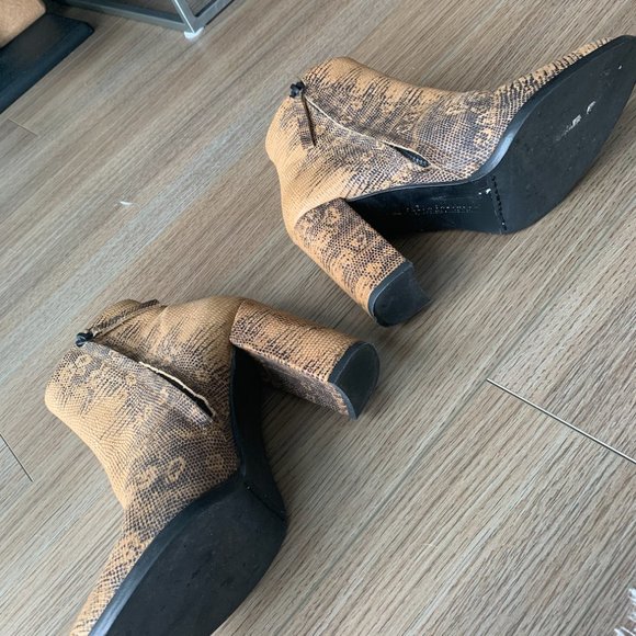 FRĒDA SALVADOR CAMEL SNAKE PRINT BOOTS SIZE 7[NEW] - Picture 4 of 5